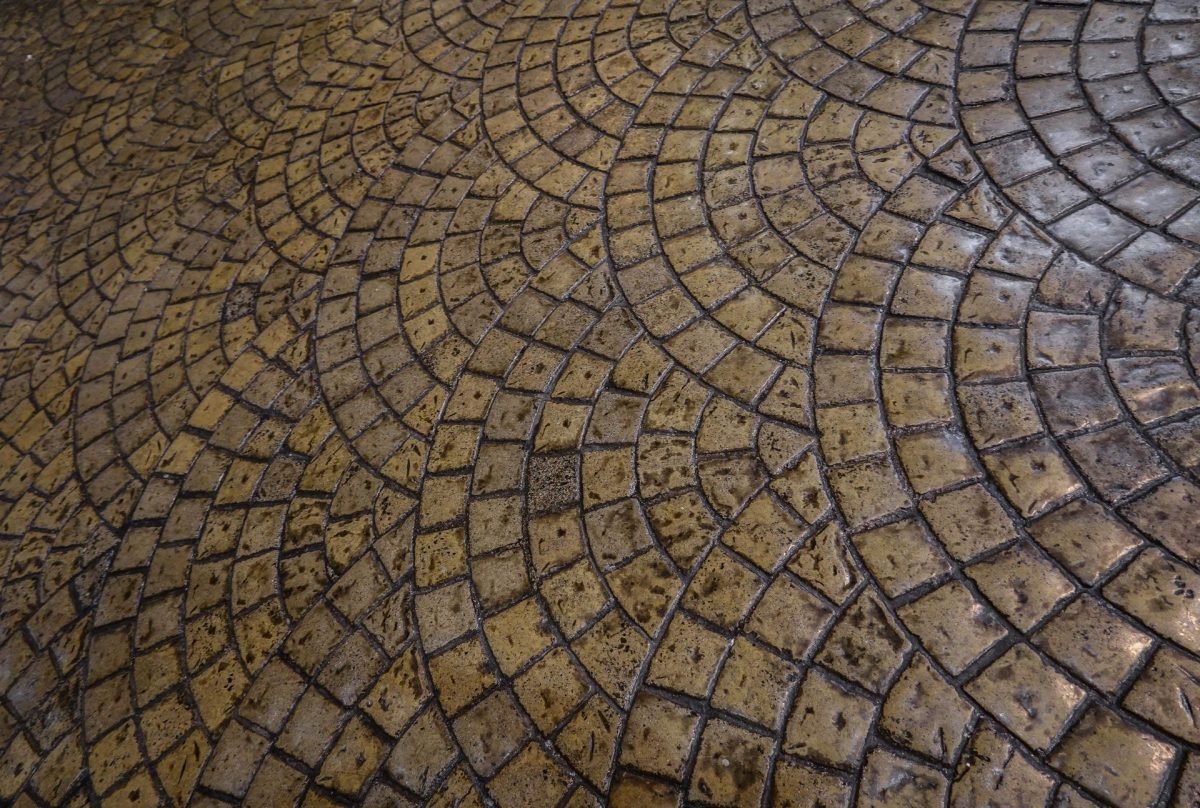 Decorative paved surface laid in a circular pattern with contrasting colours